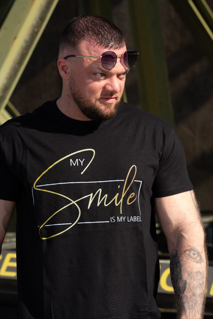 Männer T-Shirt "My Smile Is My Label" Oversized