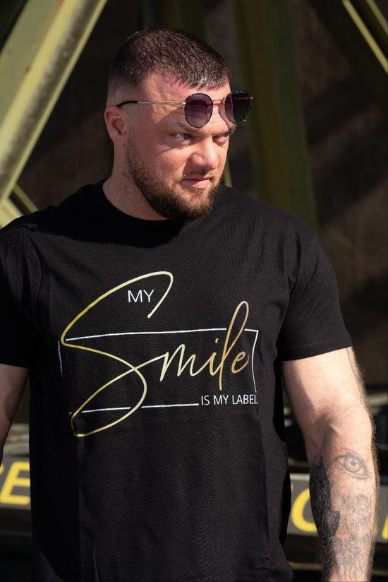 Männer T-Shirt "My Smile Is My Label" Oversized