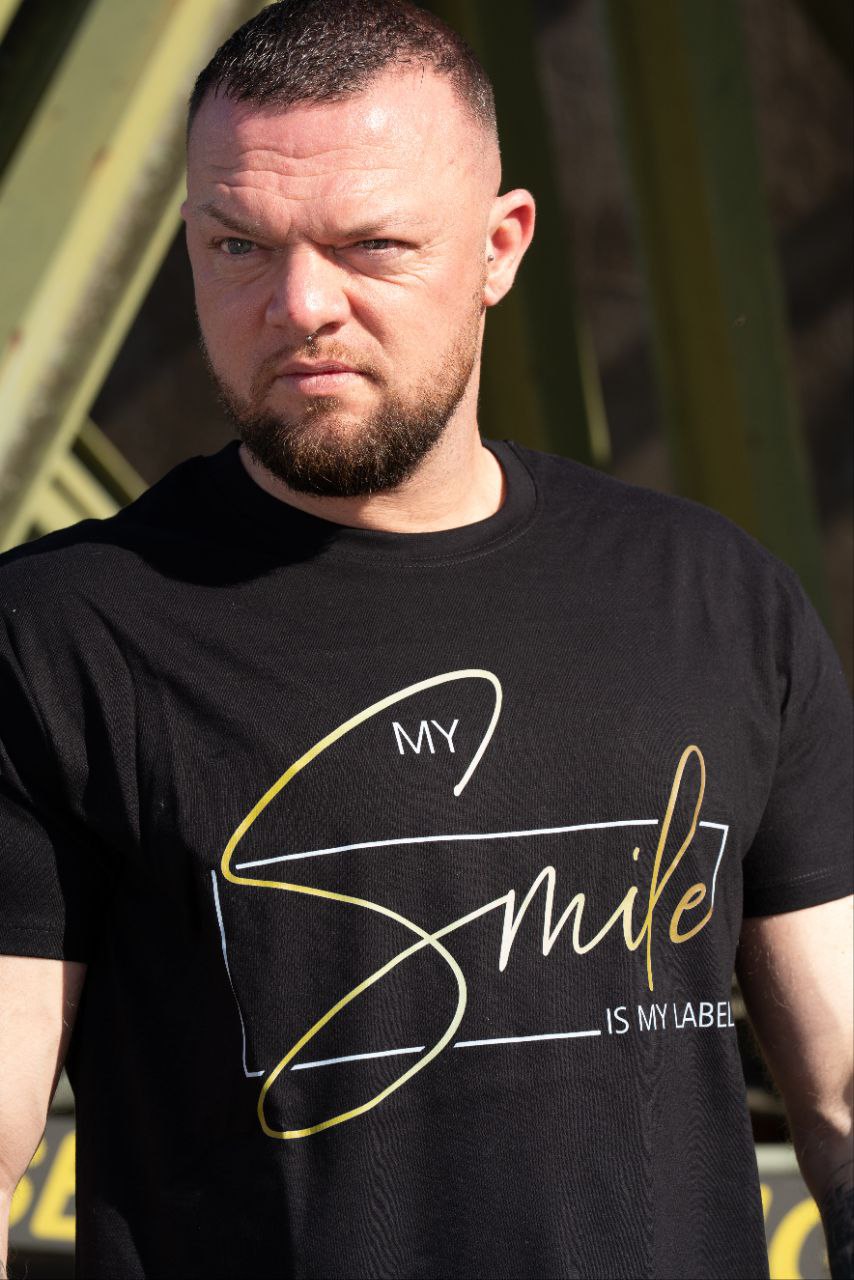 Männer T-Shirt "My Smile Is My Label" Oversized