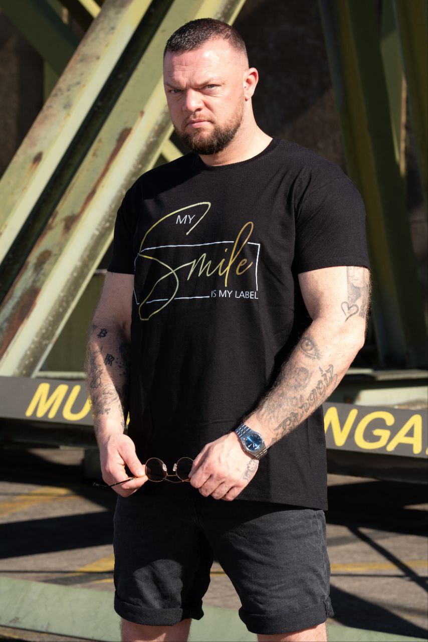 Männer T-Shirt "My Smile Is My Label" Oversized