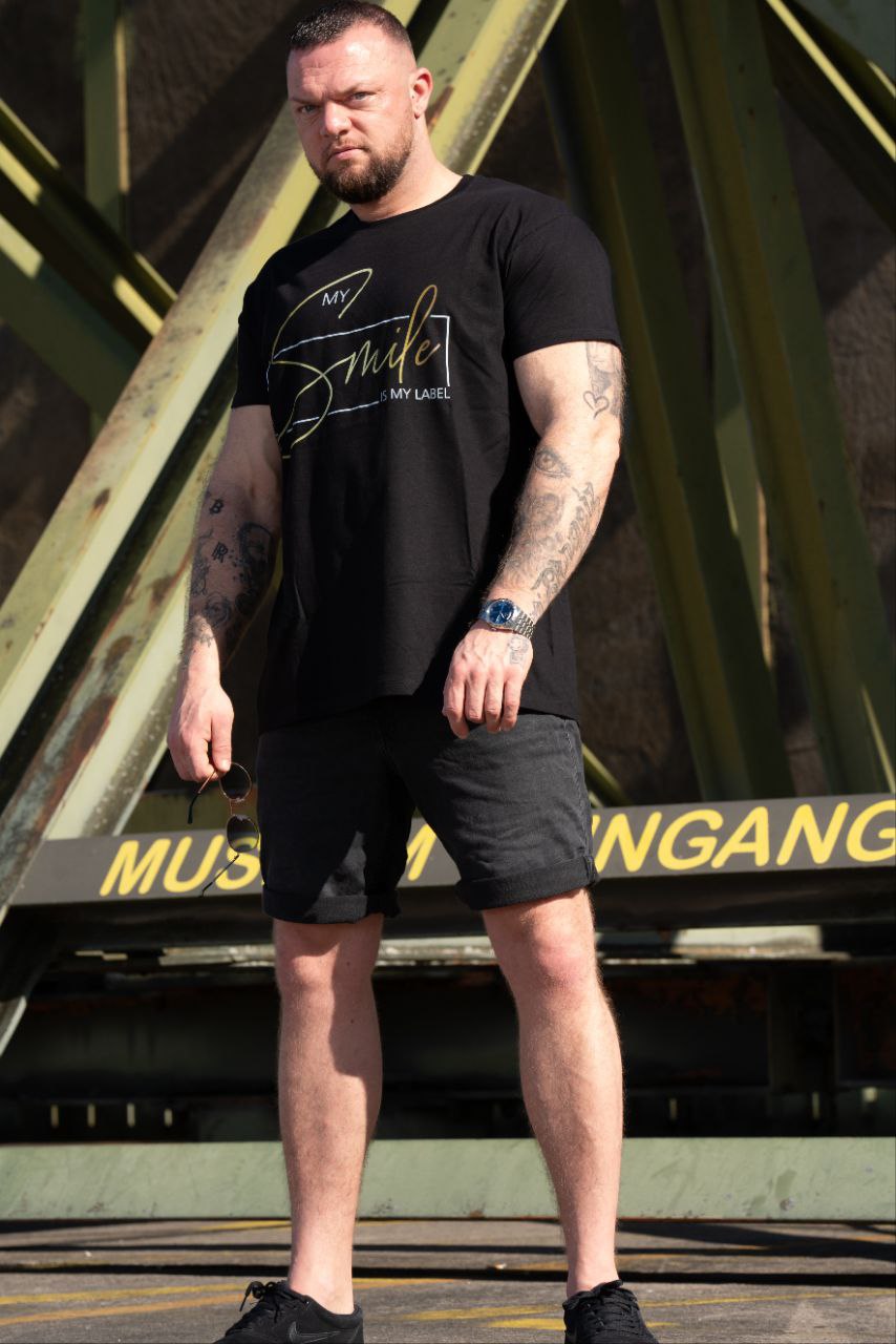 Männer T-Shirt "My Smile Is My Label" Oversized