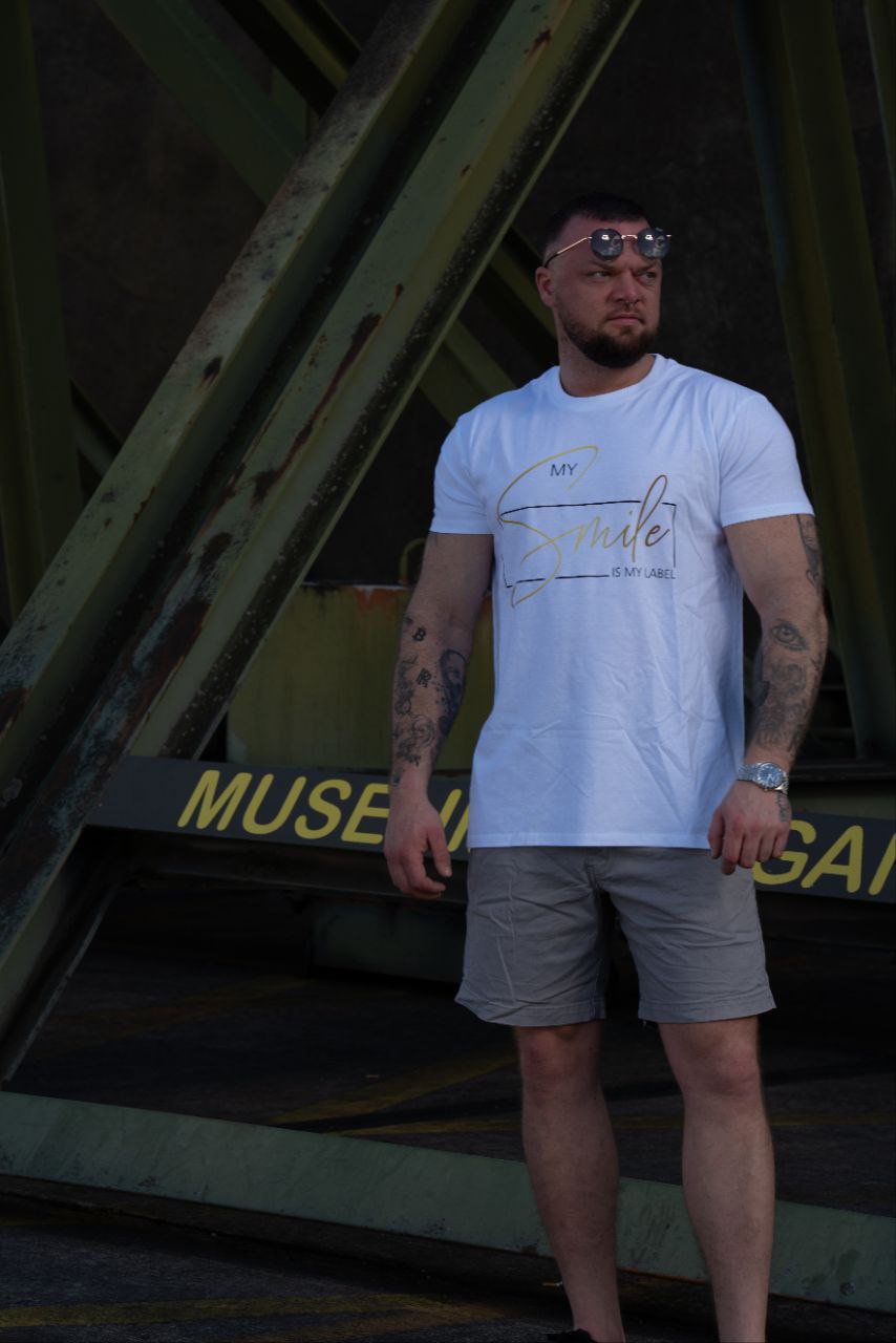 Männer T-Shirt "My Smile Is My Label" Oversized