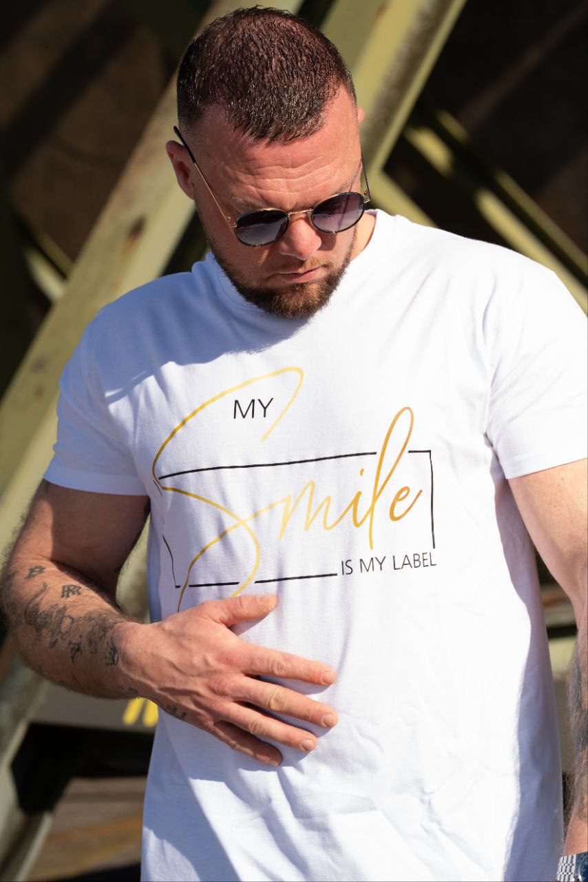 Männer T-Shirt "My Smile Is My Label" Oversized