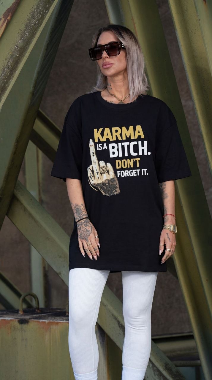 Frauen T-Shirt "Karma is a bitch don't forget it" Oversized